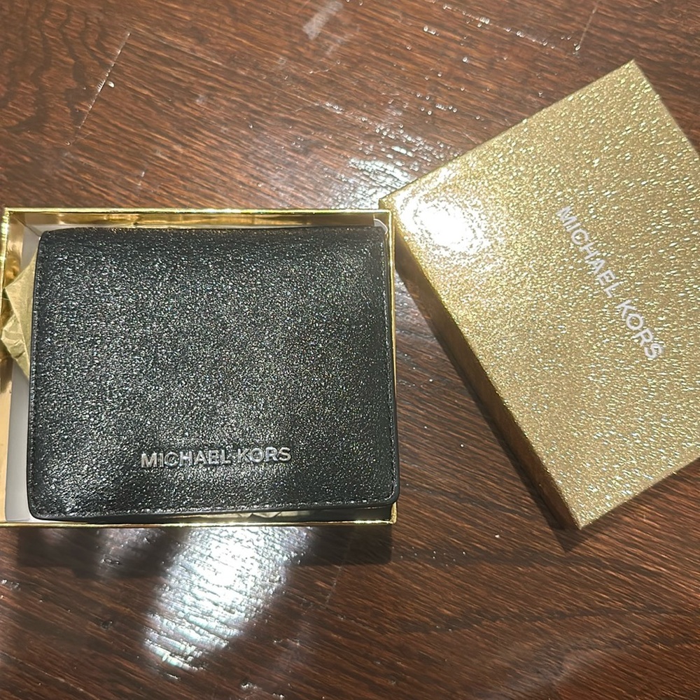 BRAND NEW IN BOX MICHAEL KORS FLIP CARD WALLET